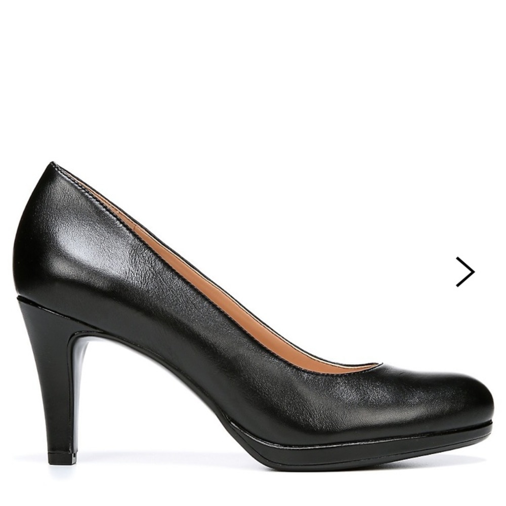 Naturalizer Michelle Black Leather Wide Width Pump